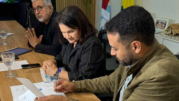 TCE-AC e Secretaria de Estado Educação assinam acordo para providências emergenciais na Escola Limoeiro, no Bujari