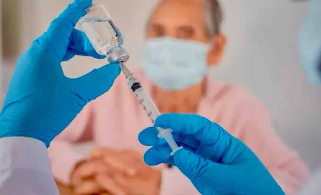 Câmara dos Deputados aprova vacinação domiciliar pelo SUS para idosos e pessoas com deficiência