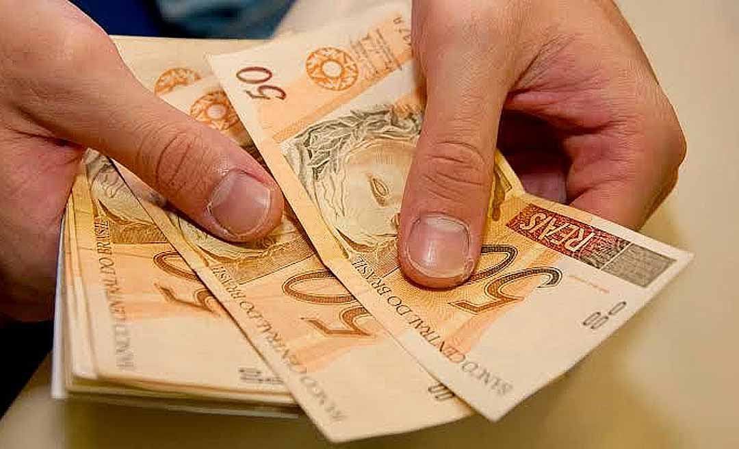 Governo do Acre antecipa salário de junho com reajuste para servidores ativos