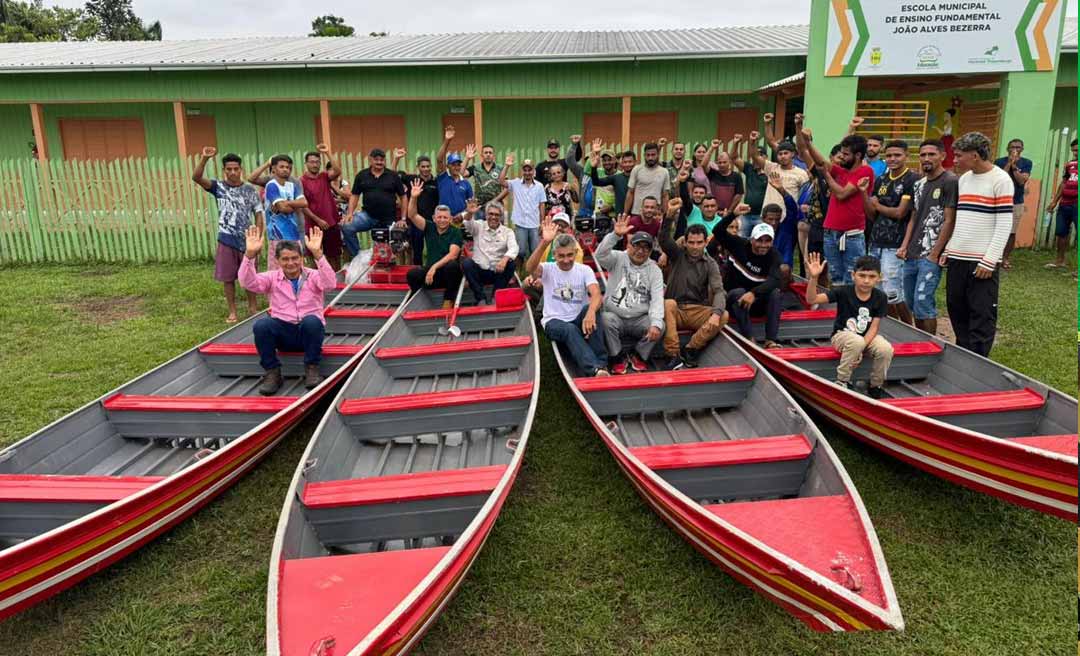 Emenda de Edvaldo Magalhães fortalece luta dos trabalhadores rurais de Marechal Thaumaturgo, com entrega de barcos