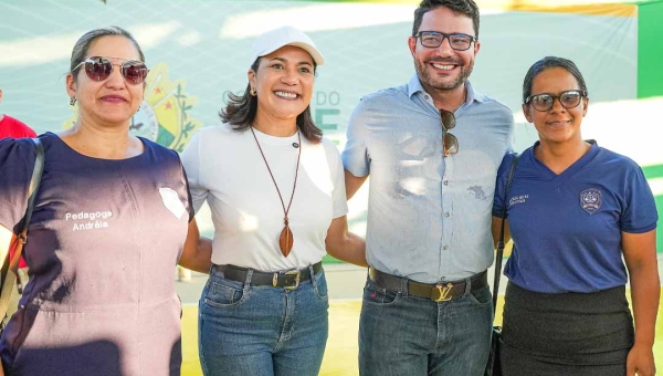 Gladson reafirma apoio a Mailza nas eleições de 2026 durante inauguração de quadra em Rodrigues Alves: “Estou com a senhora na chuva, no sol, na sombra, na noite”