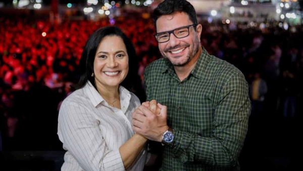 Ao lado de Gladson, Mailza prestigia Noite Gospel com Fernanda Brum na Expoacre e diz: “Celebração da fé e da presença de Deus”