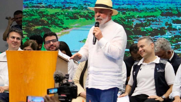 Lula chama Bocalom de mentiroso, é ovacionado, e deixa Alysson Bestene constrangido