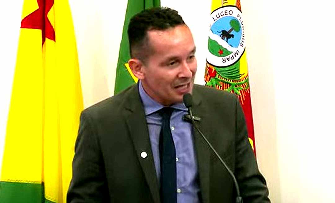 Passagem de avião de Rio Branco a Jordão custa R$ 1,5 mil, denuncia deputado