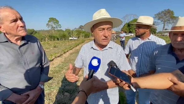 Prefeito Tião Bocalom visita plantação de café do ex-deputado Chagas Romão no Quixadá