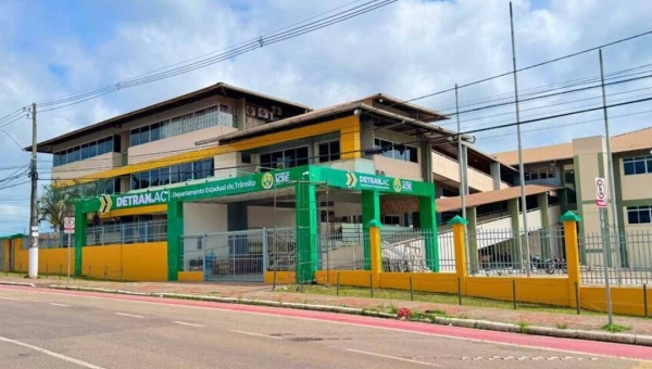 Detran/AC notifica condutores sobre cassação de CNH e proprietários para retirada de veículos removidos