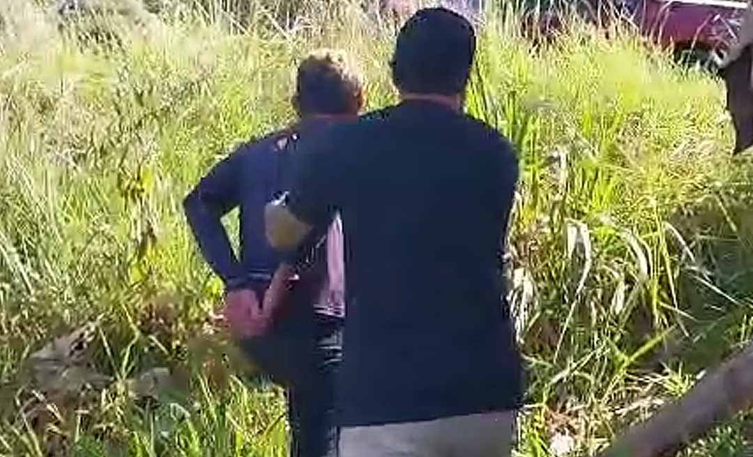 “Mosquito” é preso deitado em bananal durante operação para enfrentar a violência doméstica e proteger mulheres em situação de risco