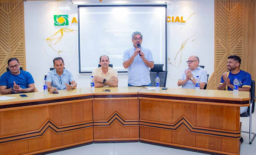 Ao lado de Zequinha, Edvaldo Magalhães participa do lançamento de mais uma edição do Programa Abrindo Portas para o Primeiro Emprego