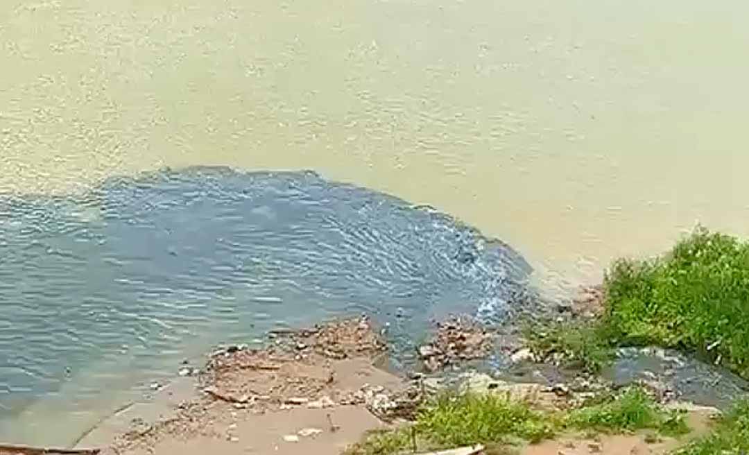 Vídeo flagra despejo de esgoto no rio em Sena Madureira e população cobra atuação do MP