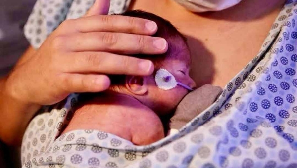 Governo sanciona lei que cria o Novembro Roxo e reforça ações contra o parto prematuro