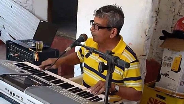 Cantor Etinildo Lopes é encontrado morto em sua residência no bairro Estação Experimental, em Rio Branco