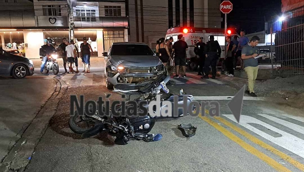 Motoboy sofre múltiplas fraturas após colisão em cruzamento no bairro Ivete Vargas, em Rio Branco