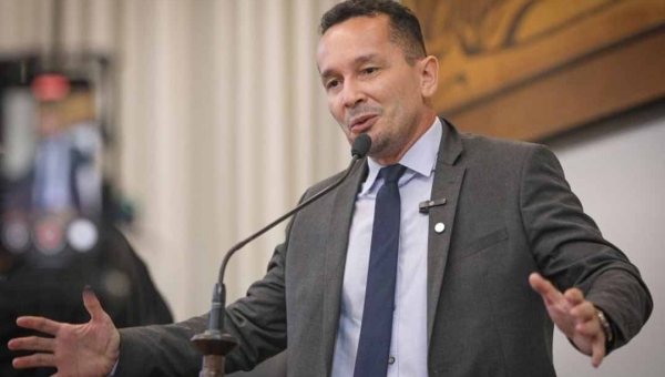 Adailton Cruz volta a cobrar finalização da minuta do PCCR da Saúde