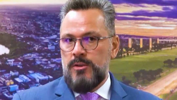 Senador Alan Rick cobra soluções do INEP para falhas na prova prática do Revalida 2025