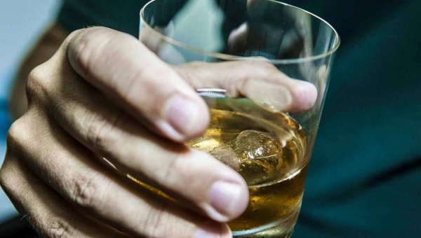 Estudo mostra que mais de 20% das garrafas — uma em cada cinco — de uísque e vodca comercializadas no país são falsificadas