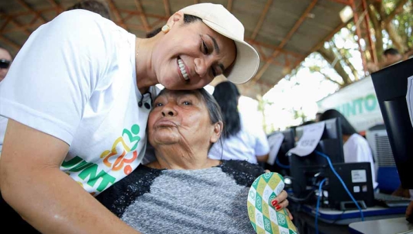 Mailza mostra presença popular e colhe resultados com sucesso do Juntos Pelo Acre na Vila Acre