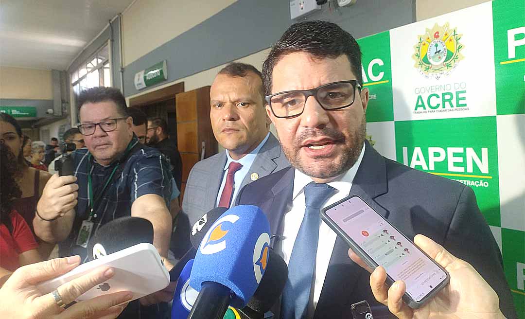 Gladson empossa novos policiais penais e diz que sua equipe econômica estuda possibilidade de novas convocações