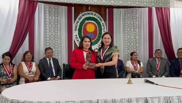 Antonia Sales representa o Acre na Semana Jubilar “Viva Pucallpa” e reforça laços de integração entre Brasil e Peru