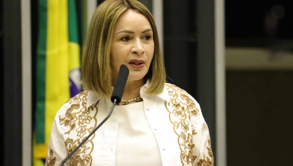 “O que as companhias estão fazendo é um abuso com o consumidor”, diz Socorro Neri ao votar a favor na urgência que proíbe cobrança por bagagem de mão