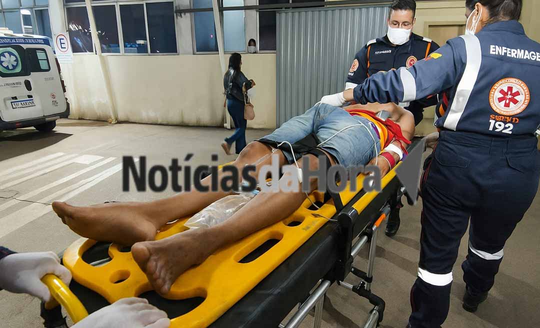 Motociclista fica gravemente ferido após perder o controle da moto e colidir contra rotatória em Rio Branco