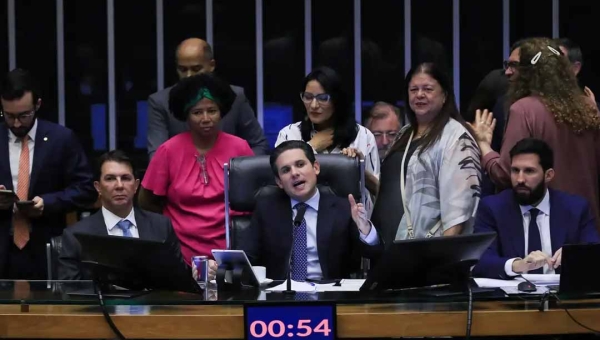 Câmara dos Deputados aprova projeto de lei que garante licença menstrual de até 2 dias