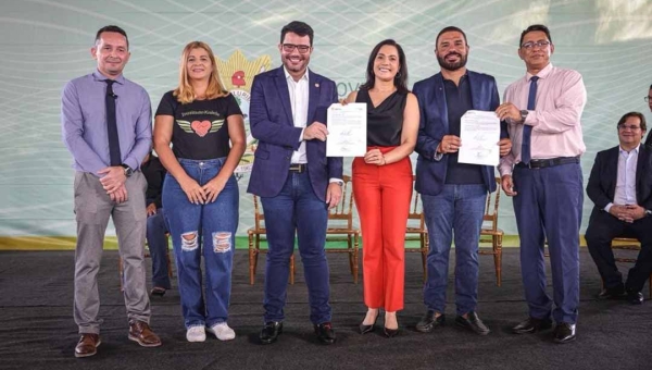 Gladson Camelí e Mailza Assis firmam termos de fomento para fortalecer ações sociais 