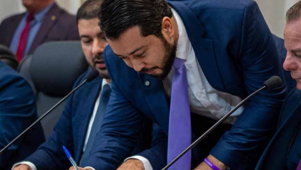 Jarude vota contra projeto que cria novo cargo de secretário adjunto com salário superior a R$ 30 mil