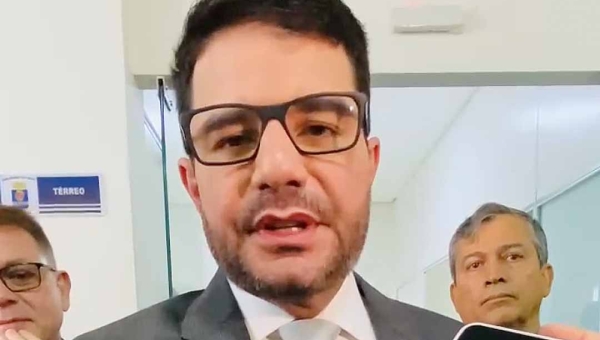 Gladson defende criação de novo cargo no governo, mas admite erro no momento do envio da PL à Aleac: “Não é para contemplação política”