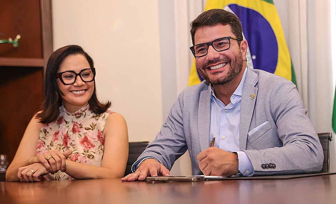 Gladson Camelí sanciona lei que cria o cargo de secretário adjunto de Turismo