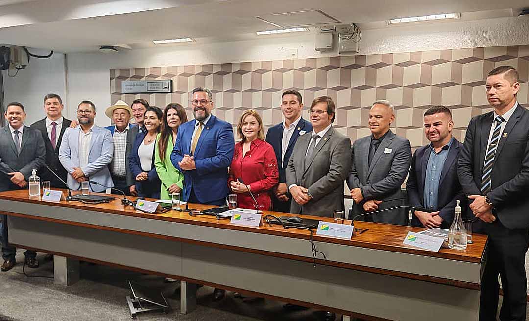 Tião Bocalom lidera comitiva de prefeitos em Brasília durante reunião da bancada acreana
