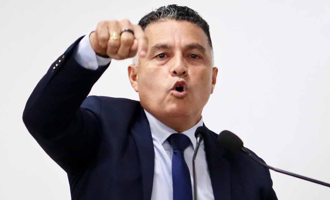 Vereador Eber Machado denuncia paralisação da obra da nova sede da Câmara de Rio Branco