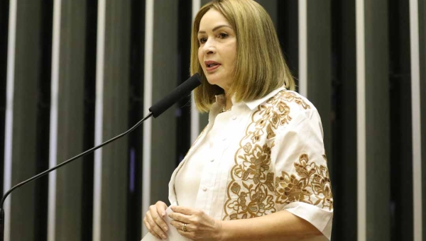 Socorro Neri critica PDL que fragiliza direitos de meninas violentadas e censura campanhas contra casamento infantil