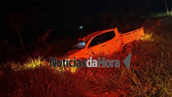 Acidente grave na Estrada de Porto Acre: pai e filho sofrem capotamento de caminhonete e são levados ao pronto-socorro de Rio Branco