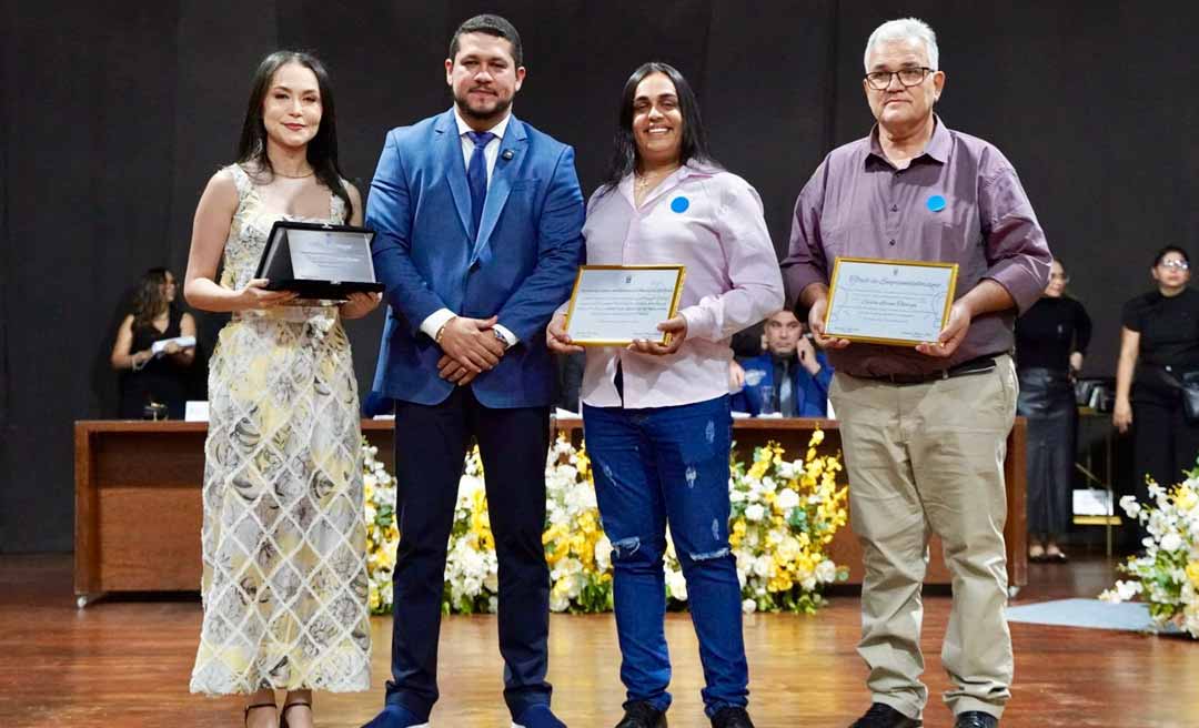 “Honrando quem colabora com o desenvolvimento econômico, social e cultural de nossa cidade”, diz vereador Moacir Jr. durante cerimônia da Câmara