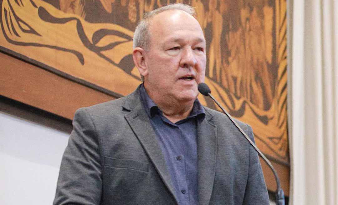 Secretário Luiz Calixto nega motivação política na exoneração de marido do prefeito de Feijó