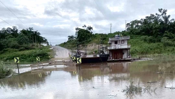 Após enchente repentina do Caeté, trânsito flui no modo pare e siga; previsão de entrega da ponte é até abril