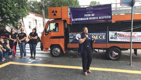 Servidores da Saúde fazem manifestação e ‘ameaçam’ acampar na Aleac cobrando finalização do PCCR
