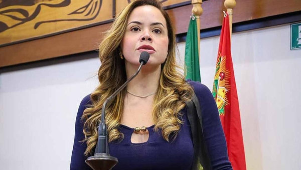 Michelle Melo denuncia manobra do governo e afirma que atraso no PCCR da Saúde é “falta de vontade”