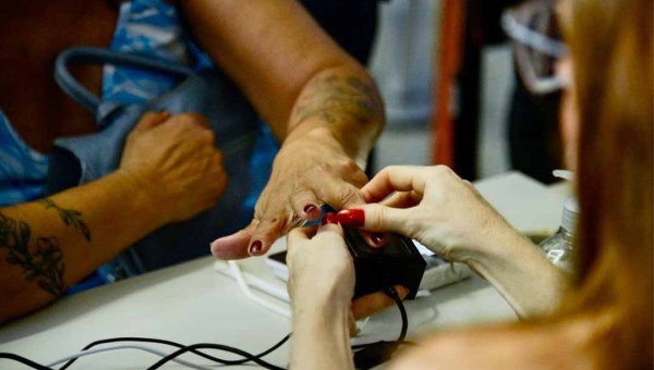 Governo iniciará exigência gradual de biometria em programas sociais; emissão da nova Carteira de Identidade será obrigatória para quem ainda não tem registro
