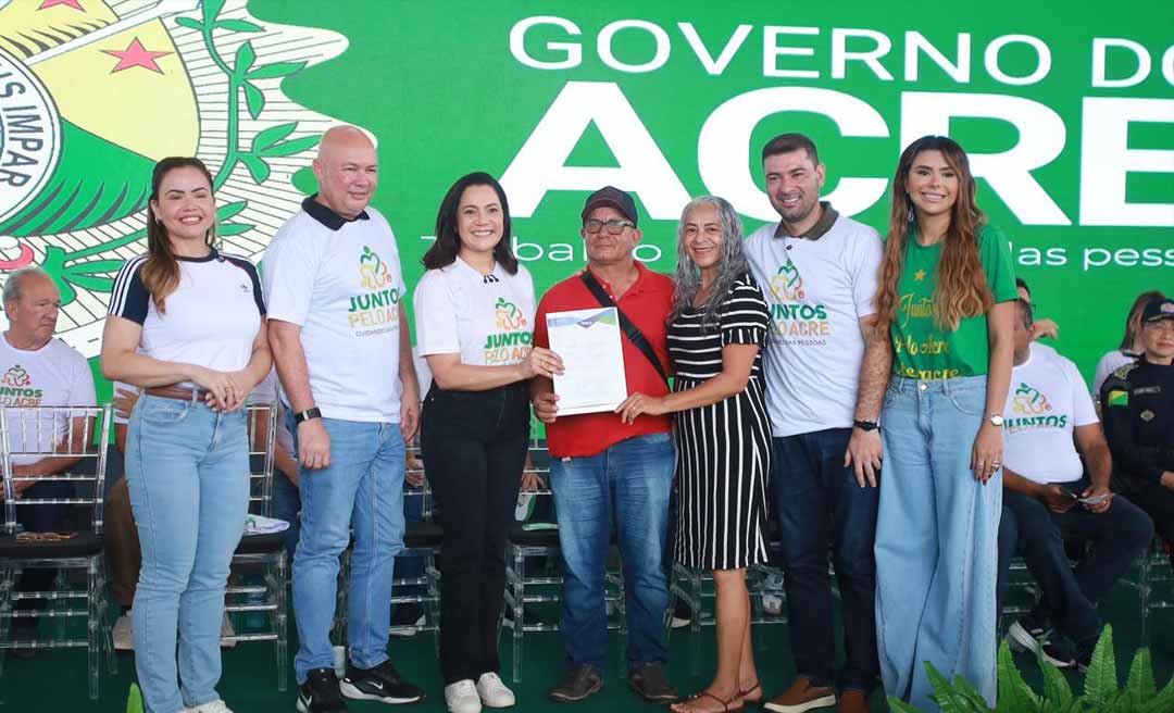 Mailza Assis e Gabriela Câmara entregam títulos na Sobral através do Programa Juntos Pelo Acre