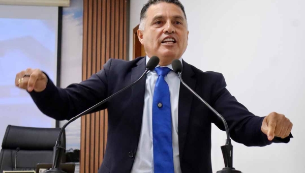 Eber Machado volta a criticar Bocalom sobre a questão do transporte público de passageiros na Capital