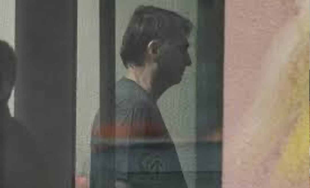 Bolsonaro permanece na carceragem da PF para o cumprimento da pena após fim do processo da trama golpista, determina STF