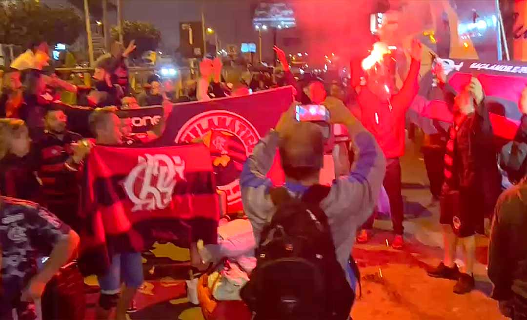 Após três dias de viagem de ônibus, flamenguistas que saíram do Acre para assistir a final da Libertadores chegam a Lima