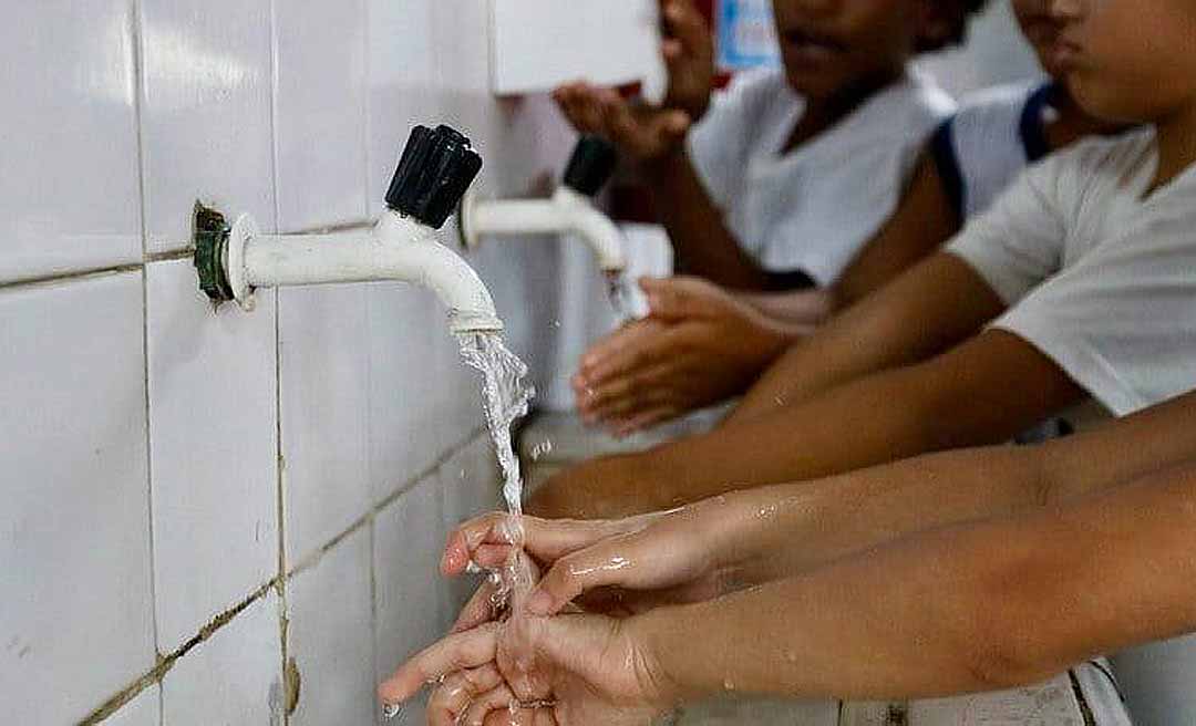 Governo sanciona lei que garante acesso à água potável em todas as instituições de ensino do país