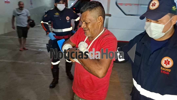 Bebedeira no bairro Eldorado, em Rio Branco, termina em agressão e homem de 56 anos tem braço quebrado