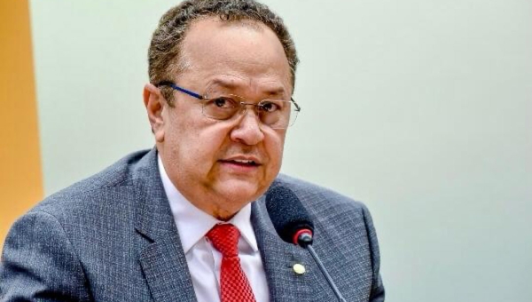 Silas Câmara rompe silêncio, nega infidelidade e afirma viver “momento de dor e injustiça” após acusação de Antônia Lúcia