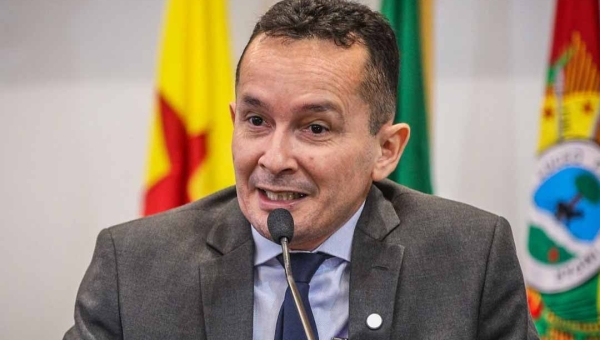 Adailton Cruz diz que ETA do Saneacre em Jordão não tem químico e água é distribuída ‘praticamente in natura’