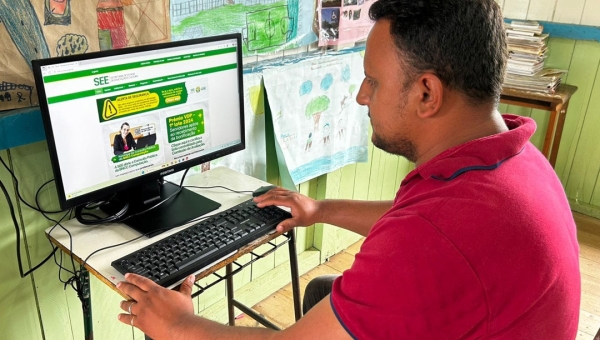 Governo instala internet via satélite em escolas do campo de Xapuri e reforça a conectividade dos estudantes