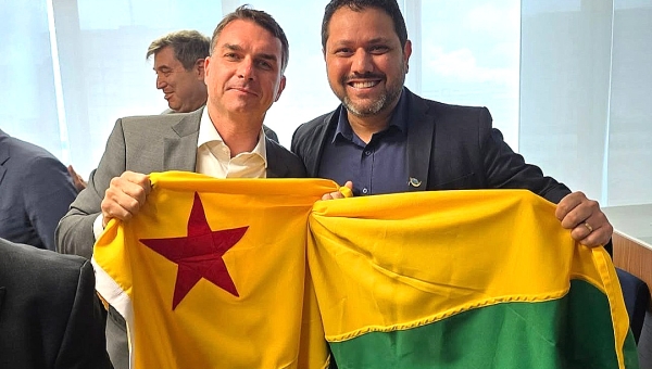 João Marcos grava vídeo ao lado de Flávio Bolsonaro e cita versículo da Bíblia: “Bem-aventurada a nação cujo Deus é o Senhor”