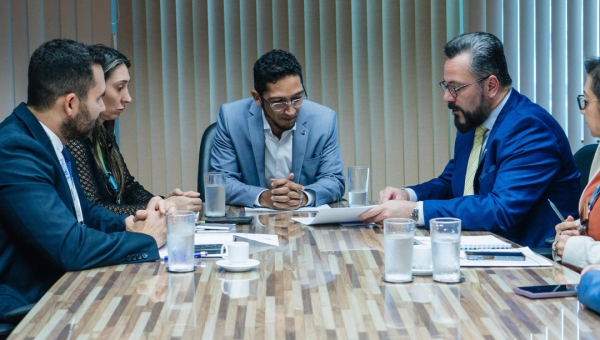 Senador Alan Rick discute no Ministério de Minas e Energia a prorrogação do Luz para Todos para reduzir desigualdades no Acre